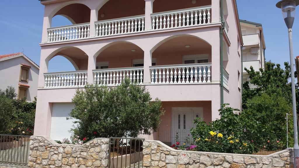 Apartments Pink House Povljana Exterior photo